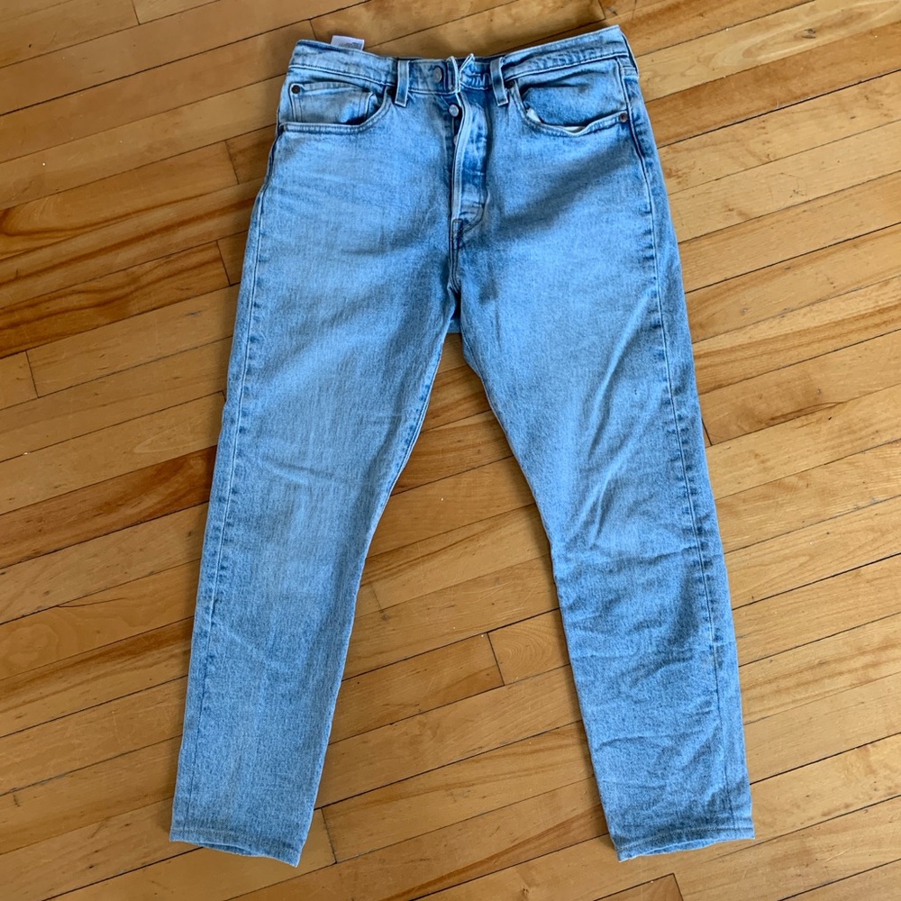 Levi’s 501s - light/medium wash - button closure - size 30
